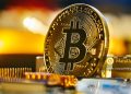Bitcoin adalah mata uang kripto pertama di dunia