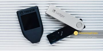 contoh hardware wallet populer yaitu trezor dan ledger